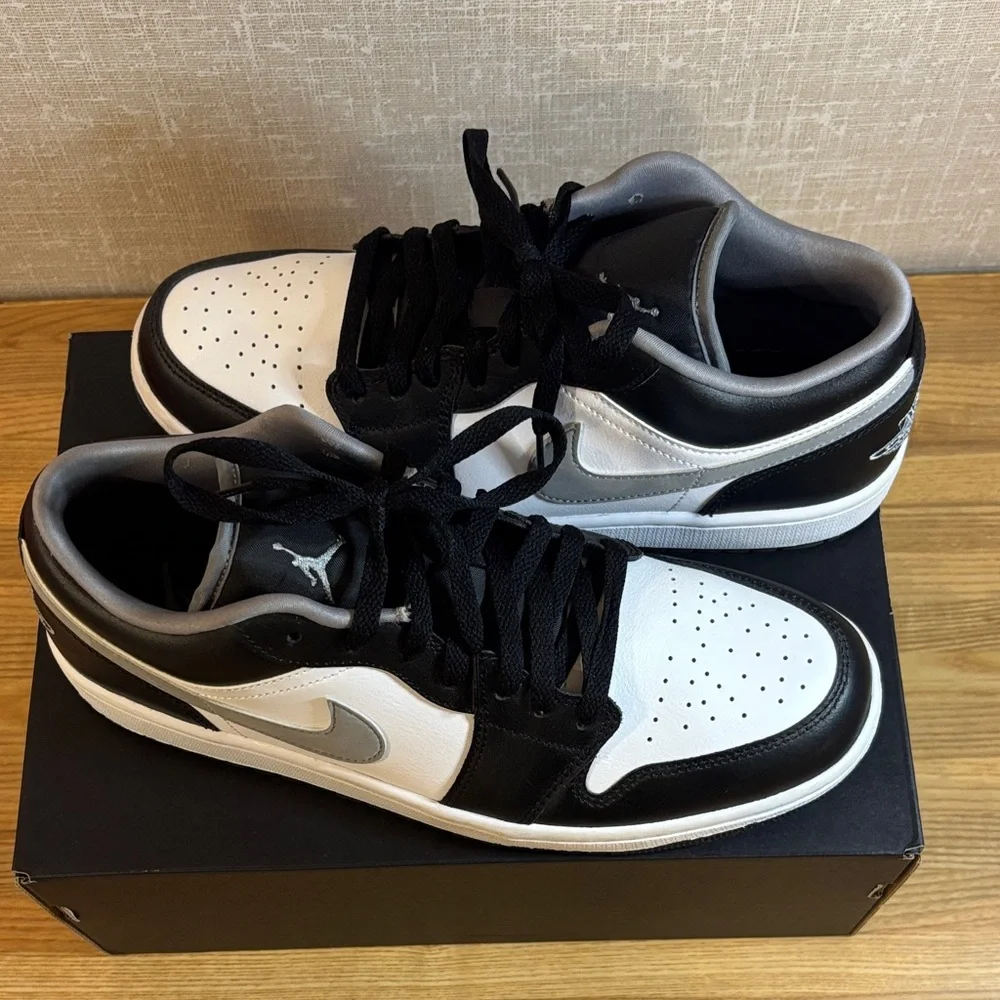 Jordan Men's Black White and Gray Low-Top Sneakers